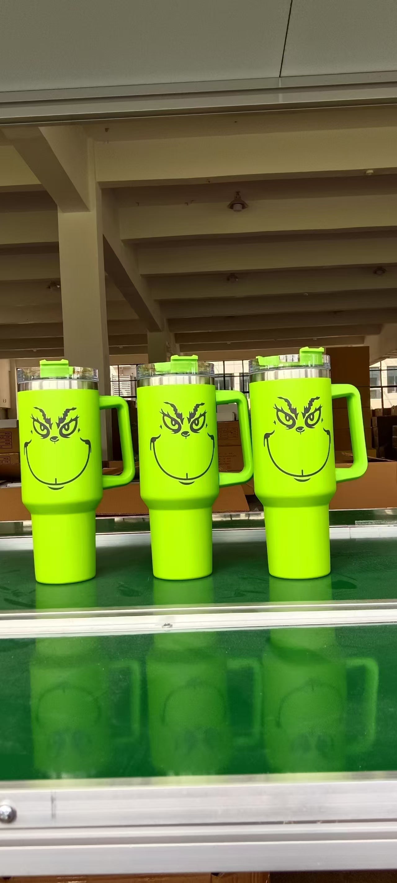 25pcs - 40oz grinch print Insulated Stainless Steel Tumbler with Handle and Straw