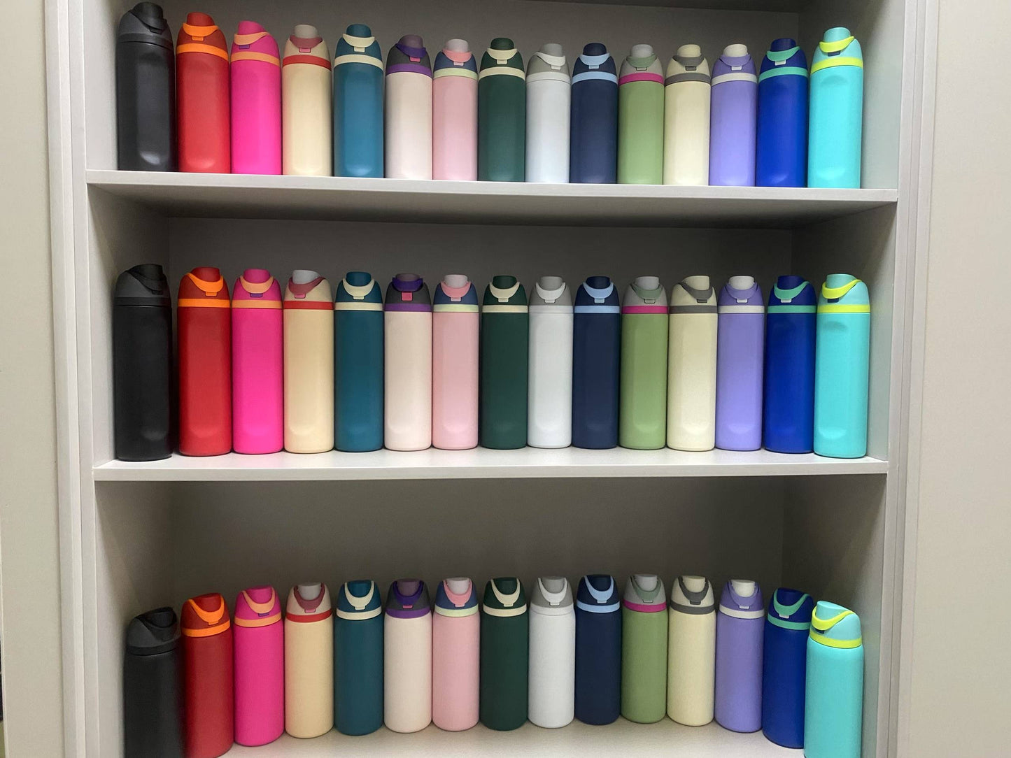 25pcs 20oz Leak Proof Straw Lids Glow in Dark White Sublimation Kids Handle Tumblers & 25pcs 20oz sublimation speaker tumblers glow in the dark  & 25pcs 32oz Owala style power coated tumblers