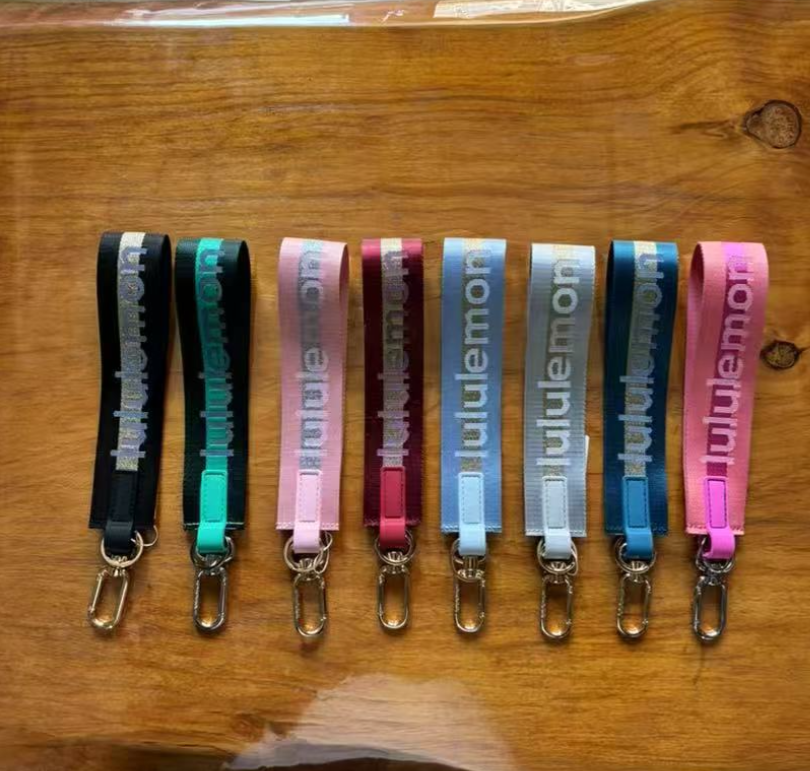 50pcs lulu bags and 50pcs lulu keychain