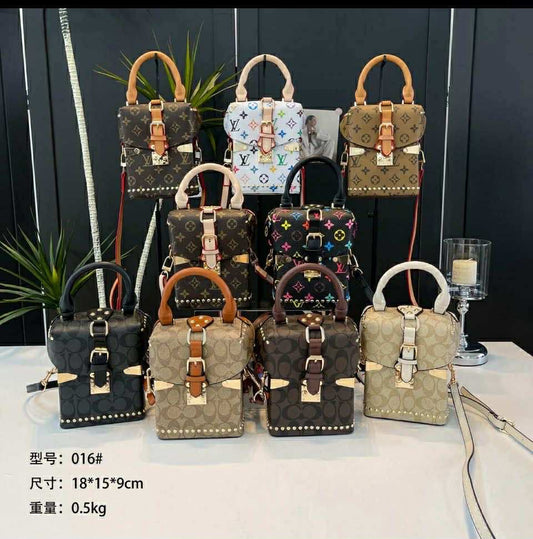 20pcs fashion  purse / bag & 31pcs lulu keychain